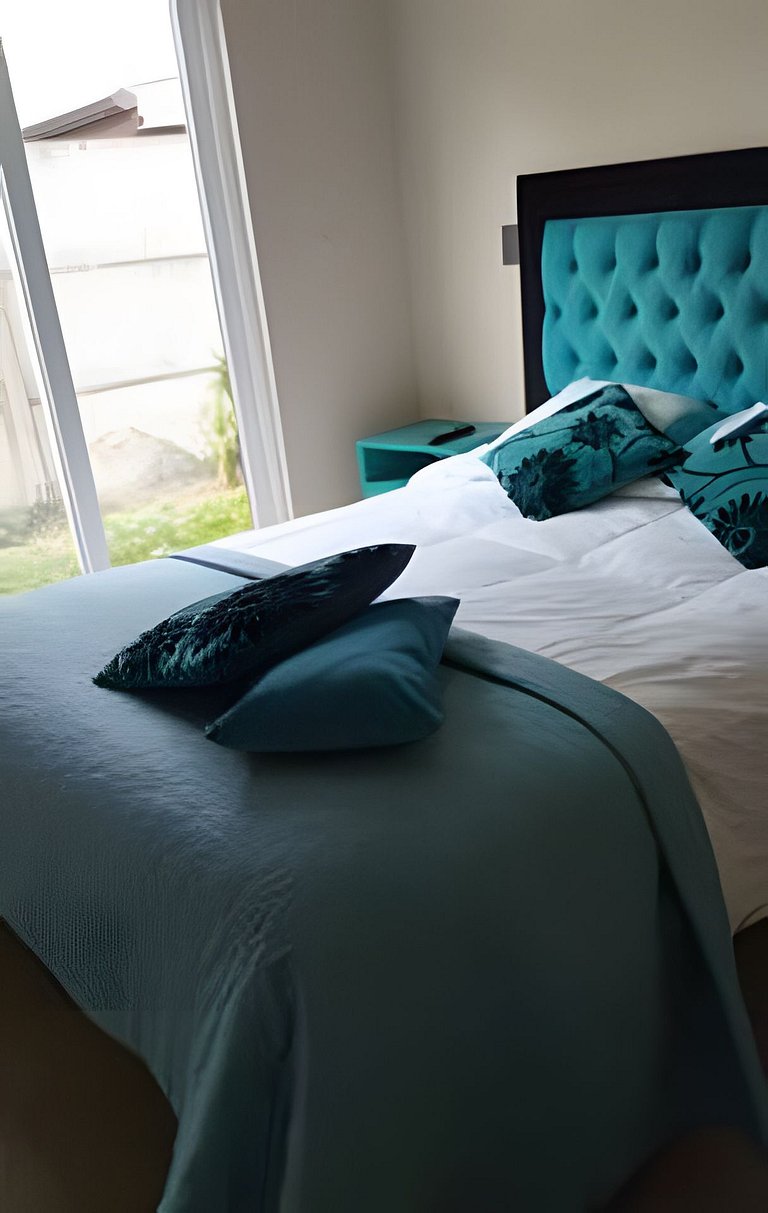 Casa a 10 minutos del centro. 3 Dorm. y 2 baños