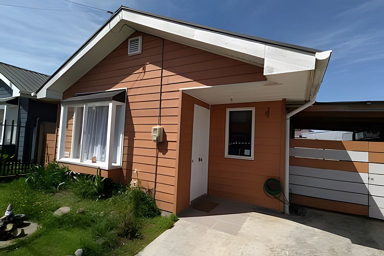 Casa a 10 minutos del centro. 3 Dorm. y 2 baños