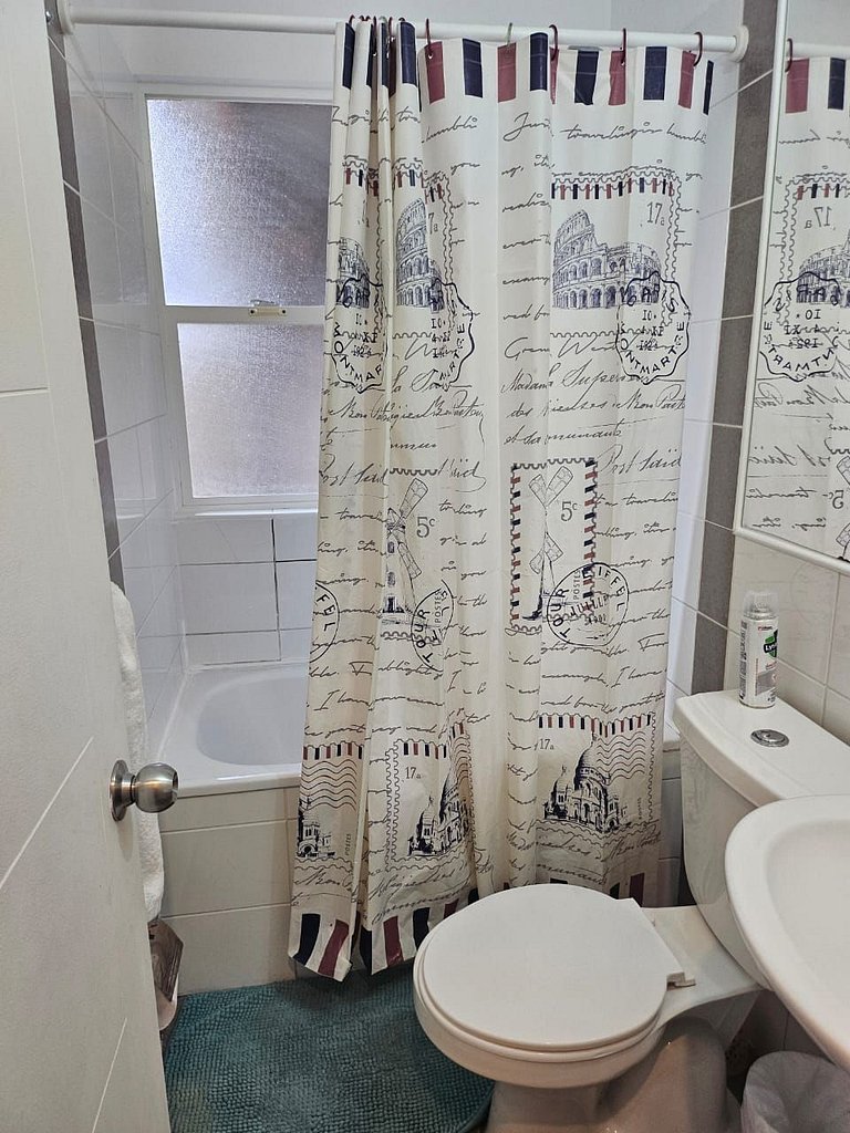 Casa a 10 minutos del centro. 3 Dorm. y 2 baños