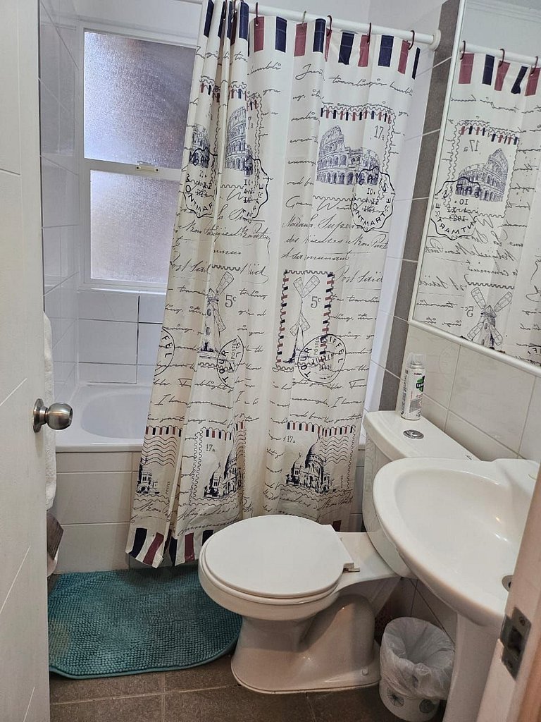 Casa a 10 minutos del centro. 3 Dorm. y 2 baños