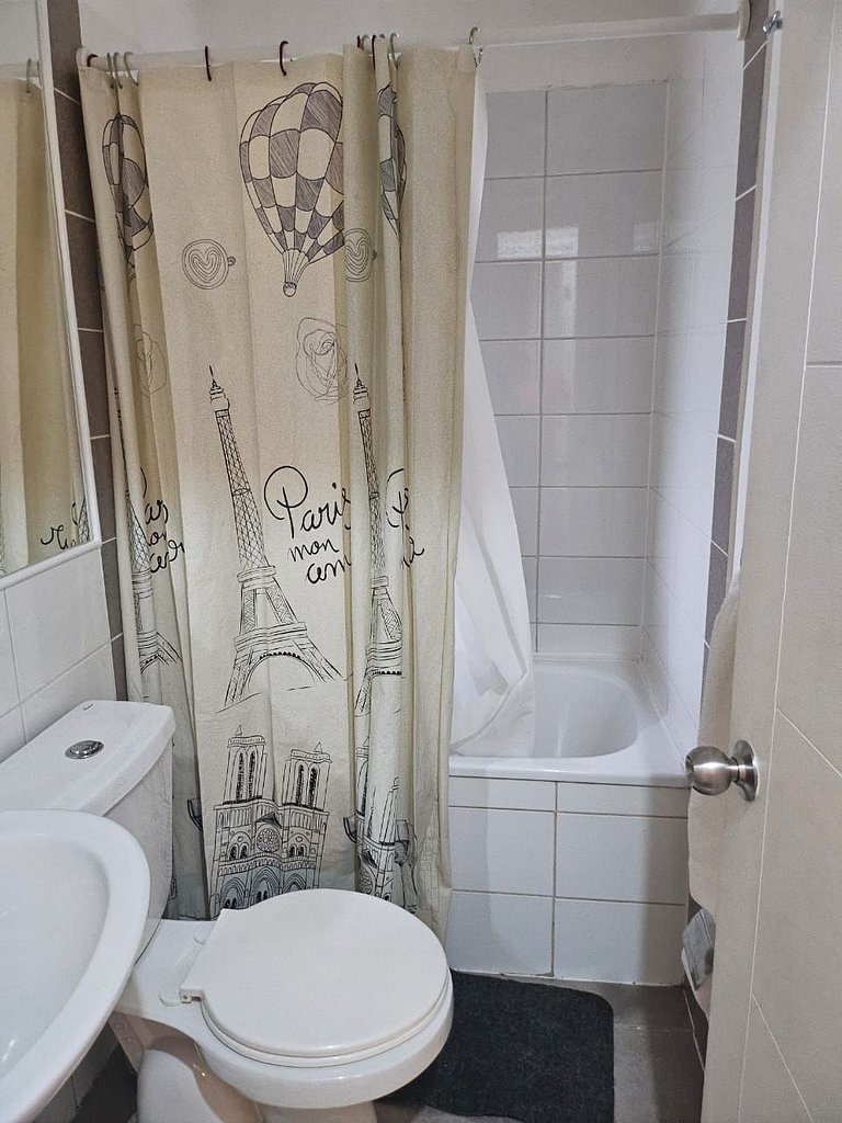 Casa a 10 minutos del centro. 3 Dorm. y 2 baños