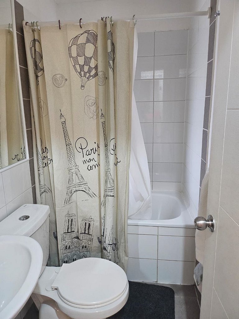 Casa a 10 minutos del centro. 3 Dorm. y 2 baños