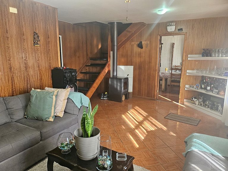 Habitación en casa acogedora, cerca del centro.