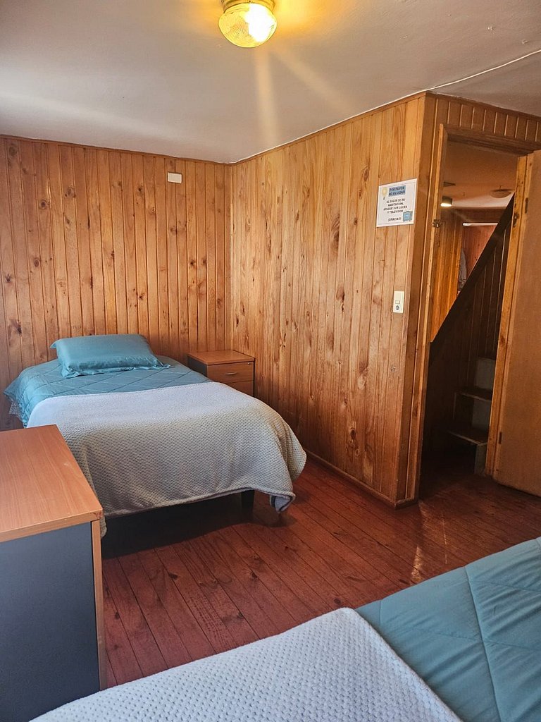 Habitación en casa acogedora, cerca del centro.