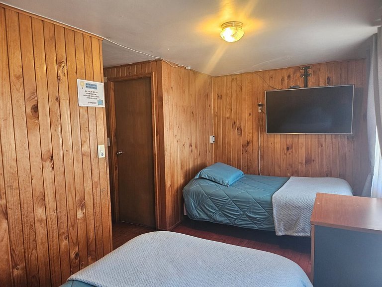 Habitación en casa acogedora, cerca del centro.