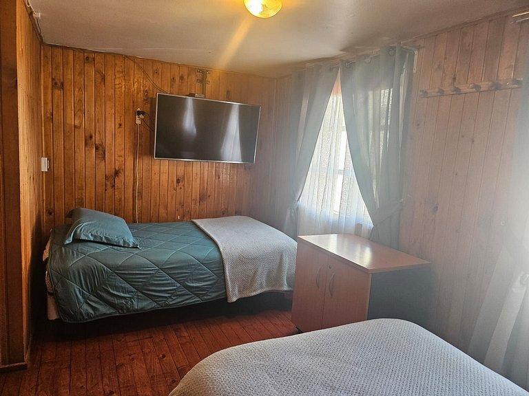 Habitación en casa acogedora, cerca del centro.