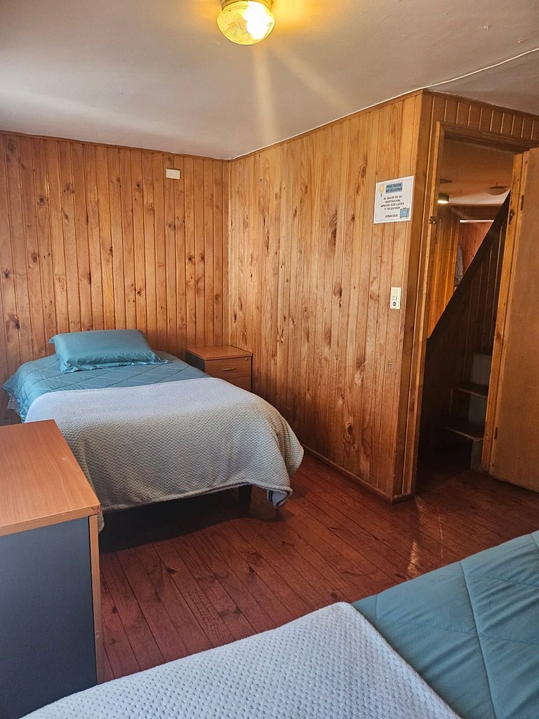 Habitación en casa acogedora, cerca del centro.