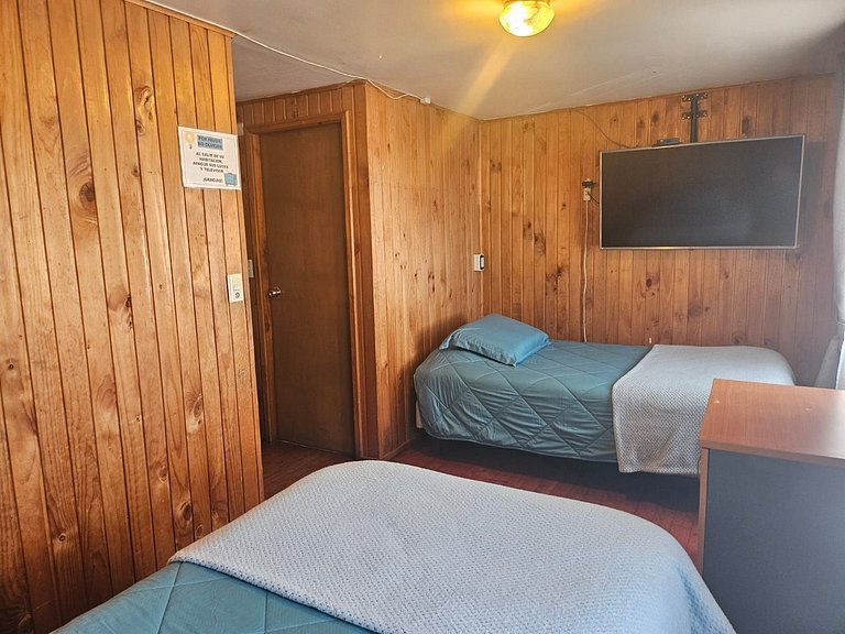 Habitación en casa acogedora, cerca del centro.