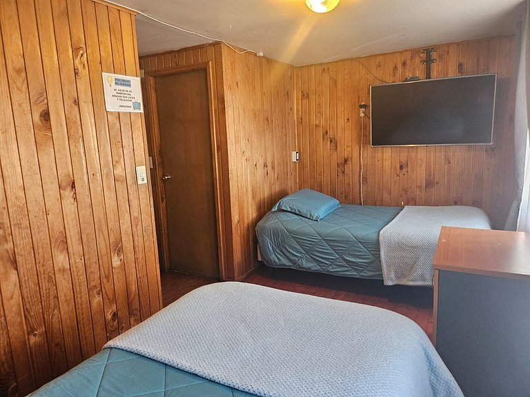 Habitación en casa acogedora, cerca del centro.