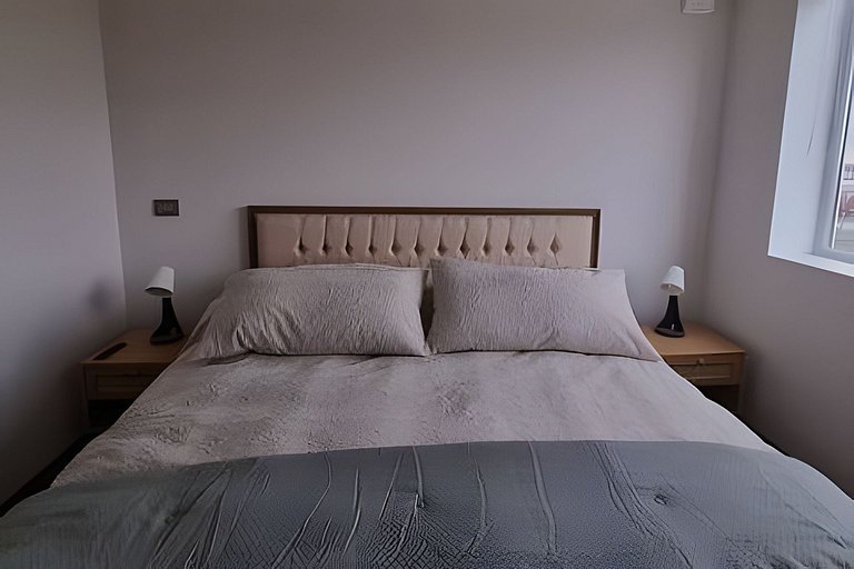 Depto. nuevo en condominio, estacionamiento y wifi