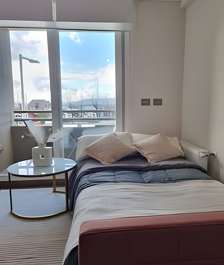 Depto. nuevo en condominio, estacionamiento y wifi