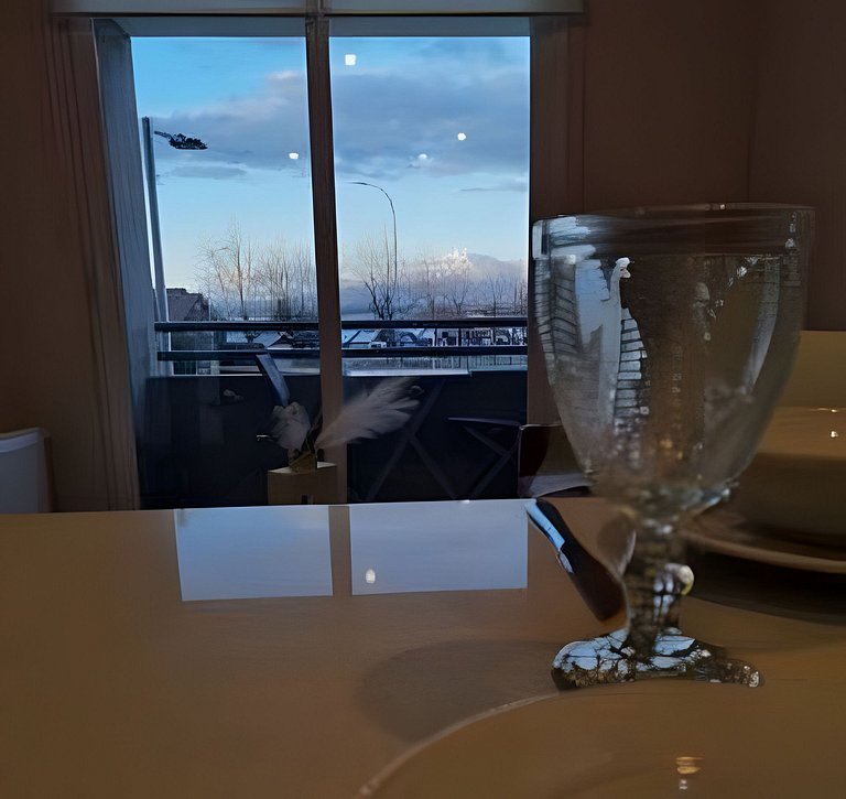 Depto. nuevo en condominio, estacionamiento y wifi