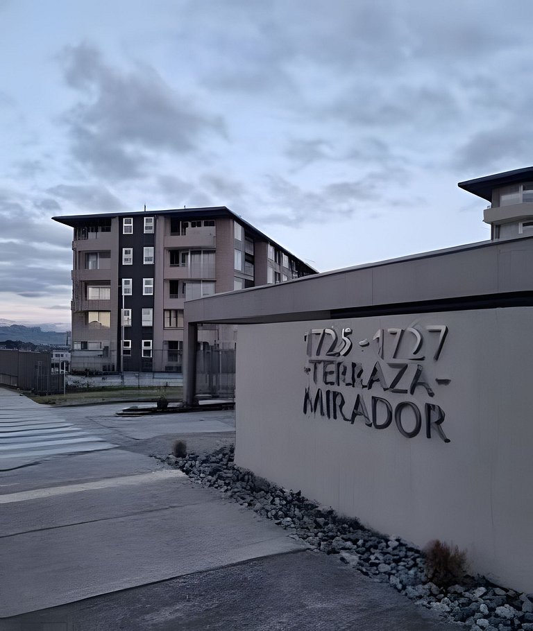 Depto. en condominio, con estacionamiento y wifi